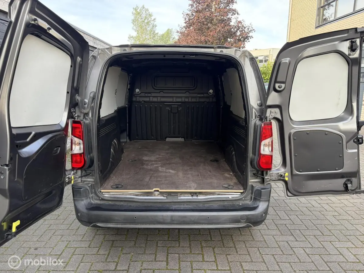 1.5D L2H1 Edition 9.950 ex btw / Lederen bekleding / clima / camera / fm nav