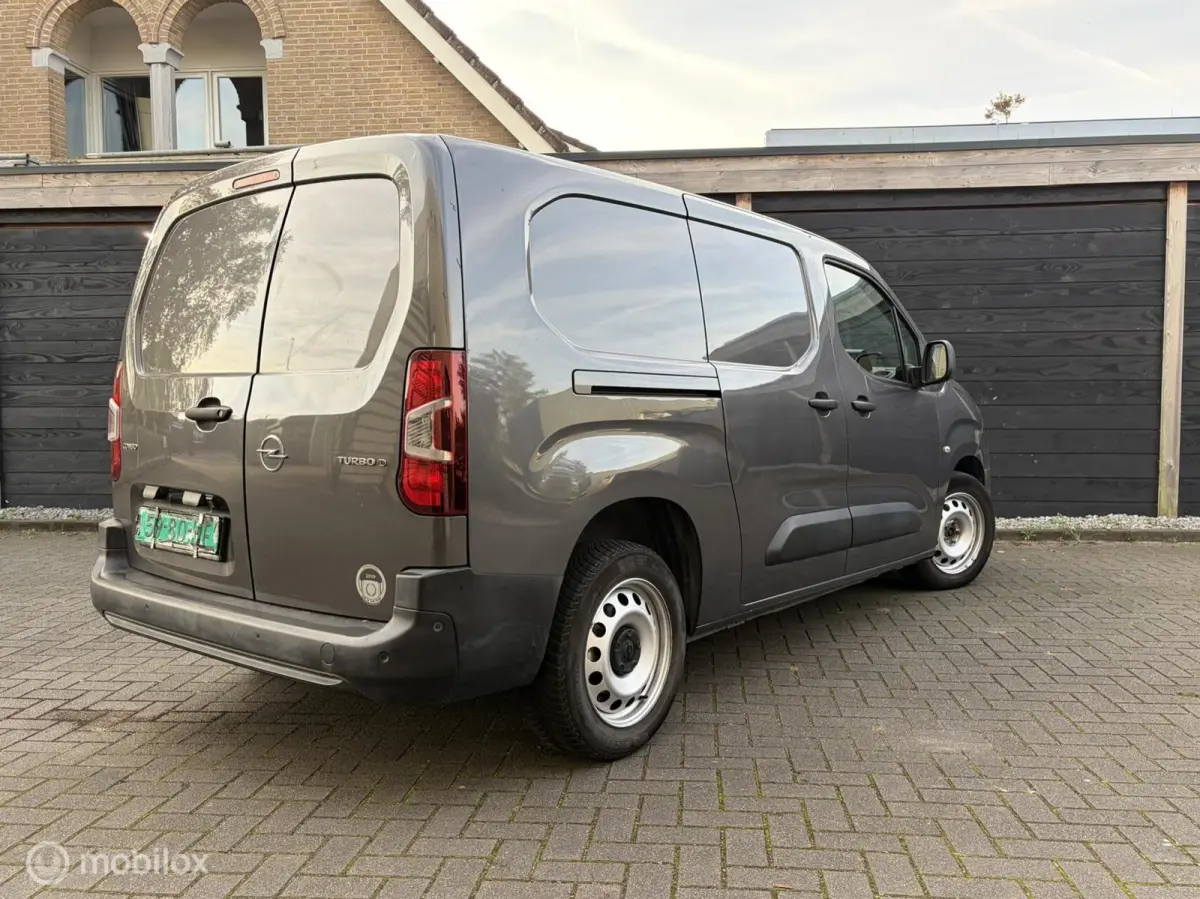 1.5D L2H1 Edition 9.950 ex btw / Lederen bekleding / clima / camera / fm nav