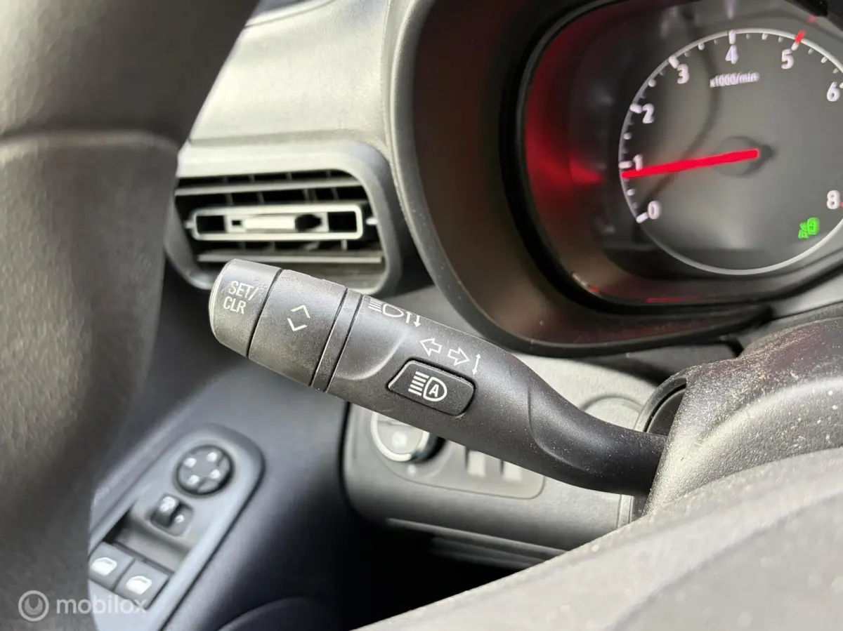 1.5D L2H1 Edition 9.950 ex btw / Lederen bekleding / clima / camera / fm nav
