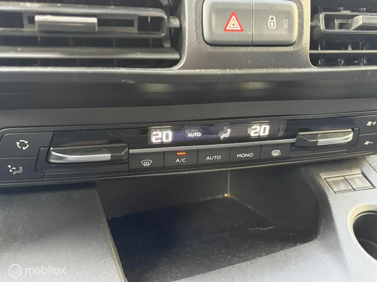 1.5D L2H1 Edition 9.950 ex btw / Lederen bekleding / clima / camera / fm nav