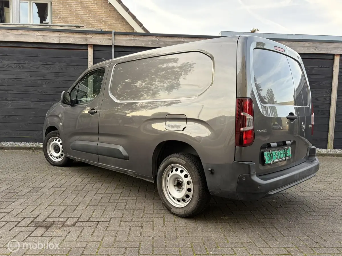 1.5D L2H1 Edition 9.950 ex btw / Lederen bekleding / clima / camera / fm nav