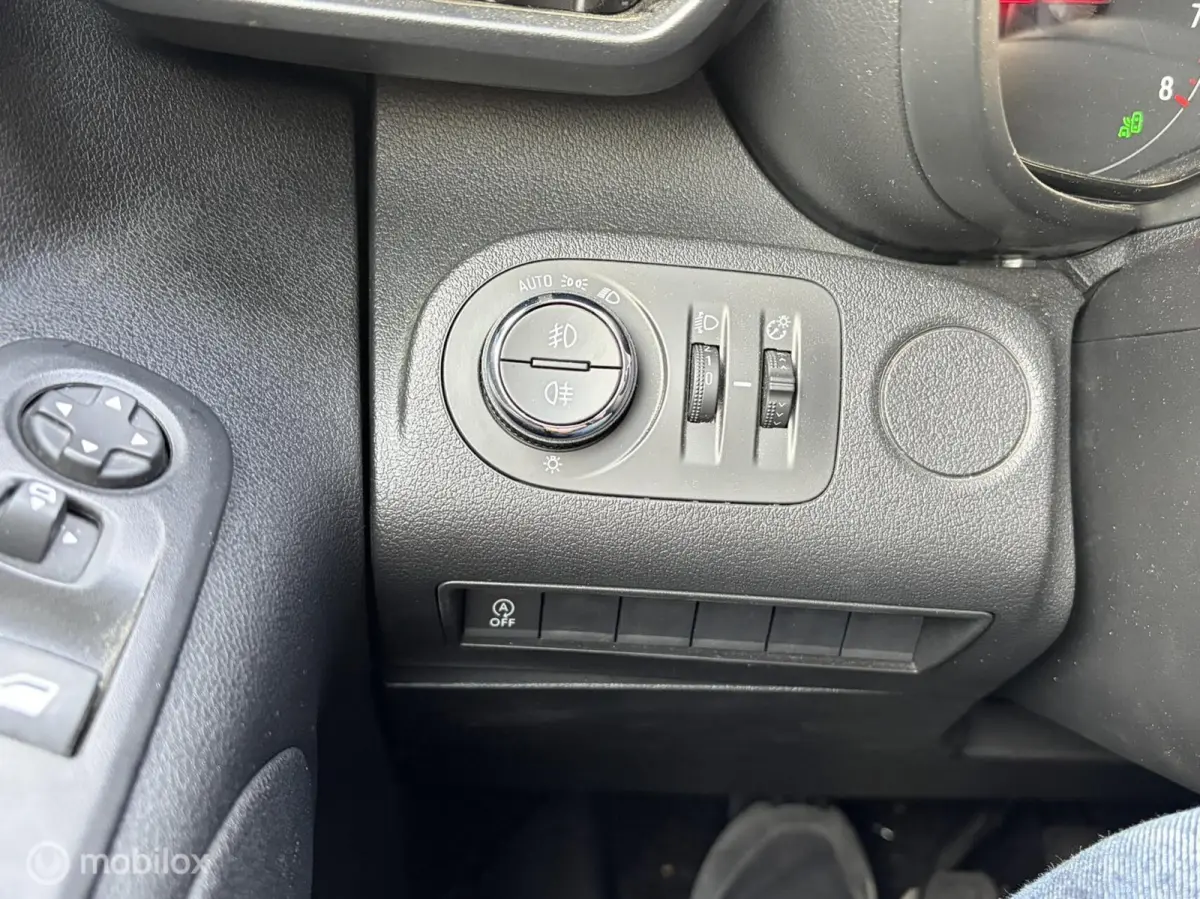 1.5D L2H1 Edition 9.950 ex btw / Lederen bekleding / clima / camera / fm nav