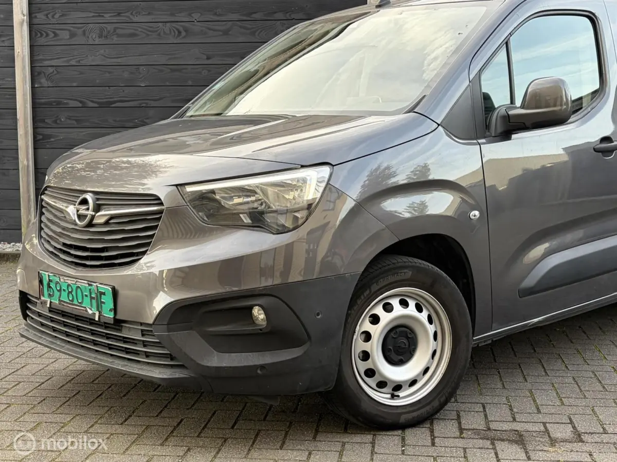 1.5D L2H1 Edition 9.950 ex btw / Lederen bekleding / clima / camera / fm nav