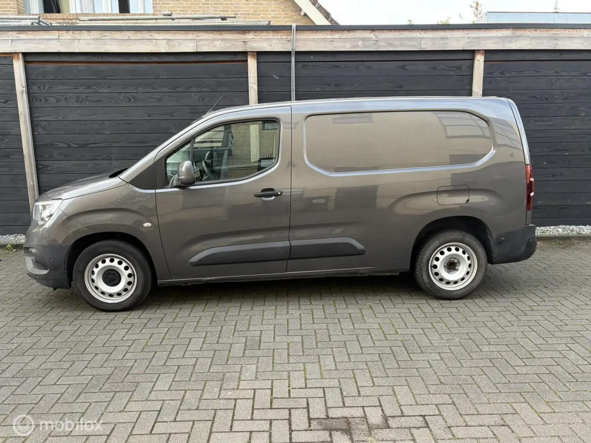 1.5D L2H1 Edition 9.950 ex btw / Lederen bekleding / clima / camera / fm nav