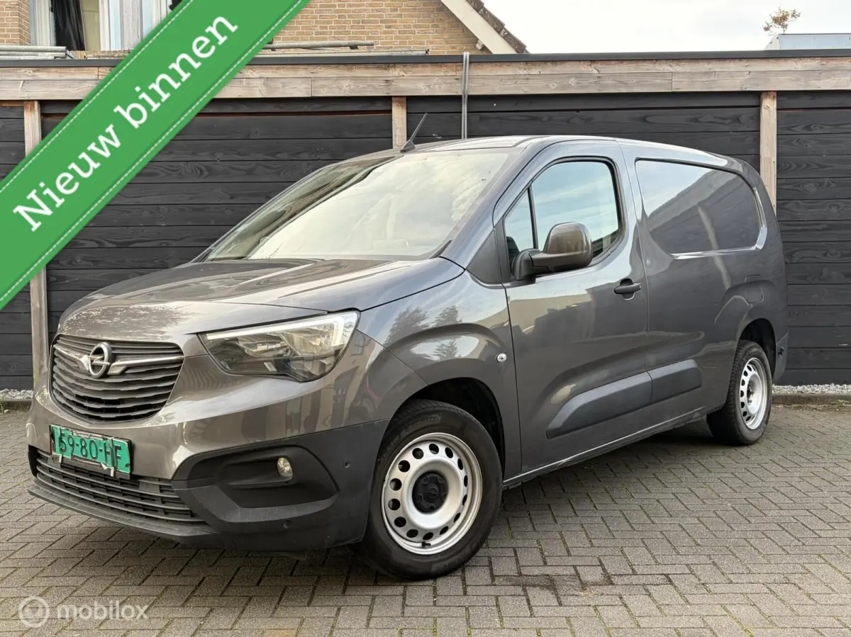 1.5D L2H1 Edition 9.950 ex btw / Lederen bekleding / clima / camera / fm nav