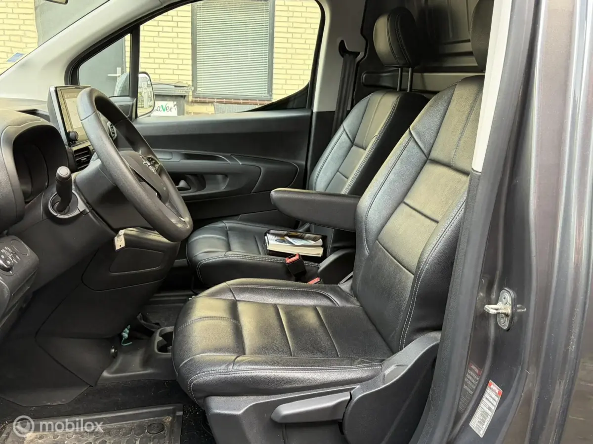 1.5D L2H1 Edition 9.950 ex btw / Lederen bekleding / clima / camera / fm nav
