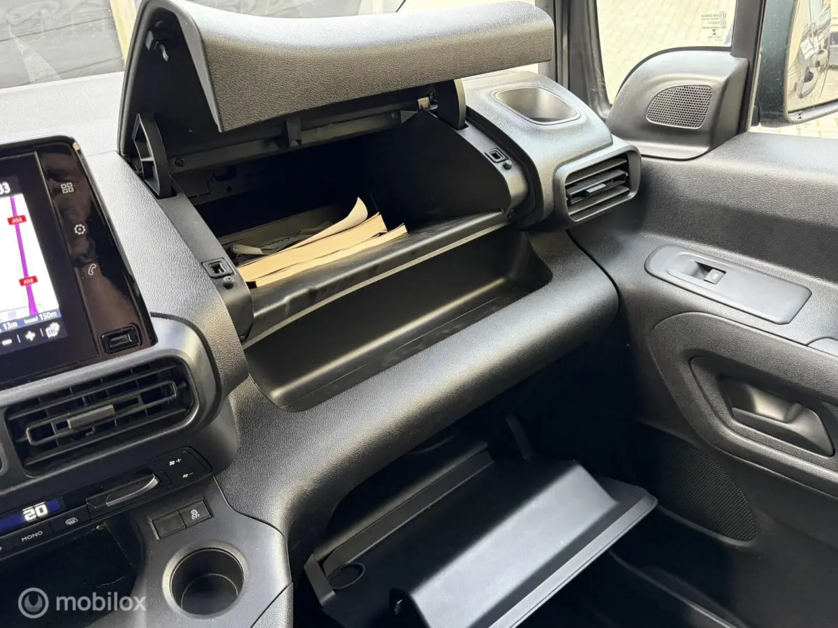 1.5D L2H1 Edition 9.950 ex btw / Lederen bekleding / clima / camera / fm nav