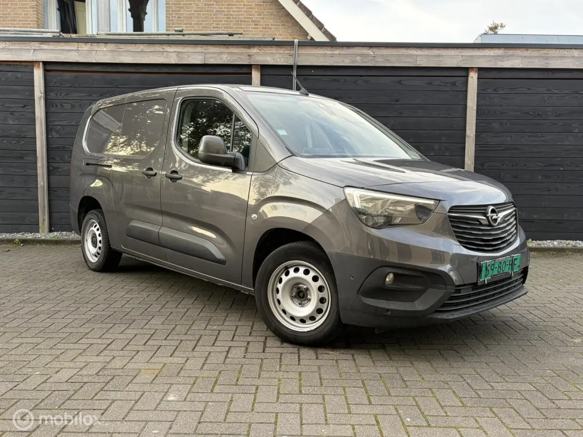 1.5D L2H1 Edition 9.950 ex btw / Lederen bekleding / clima / camera / fm nav