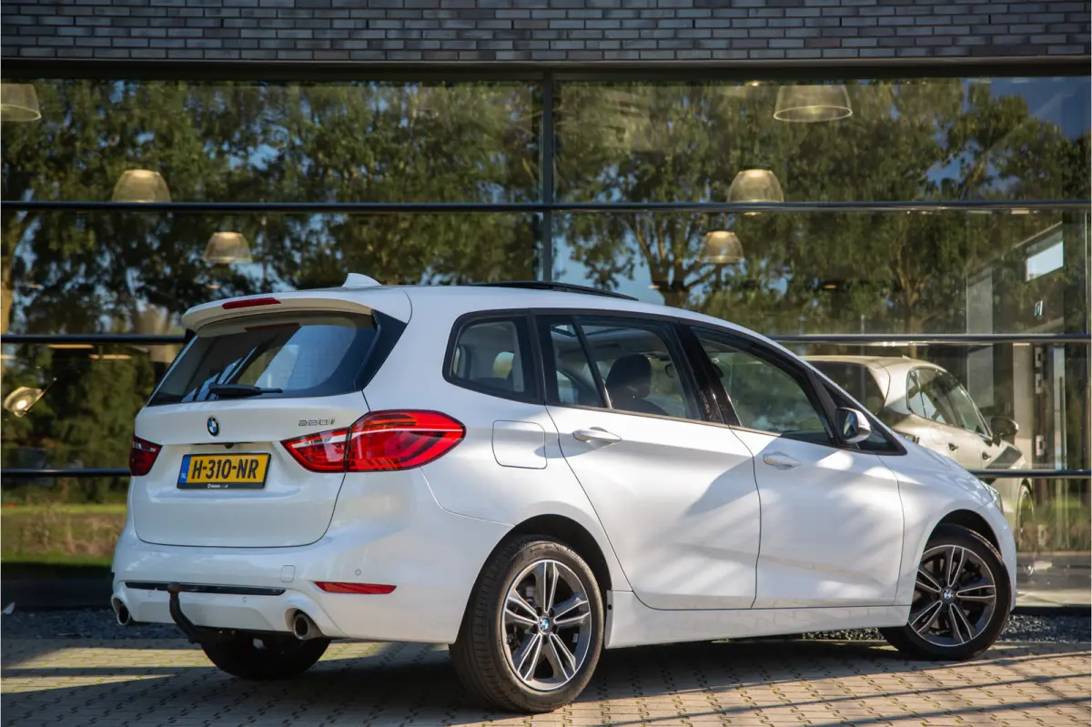 220i 7p. High Executive , Pano, Head-up Display, Sportstoelen, Trekhaak
