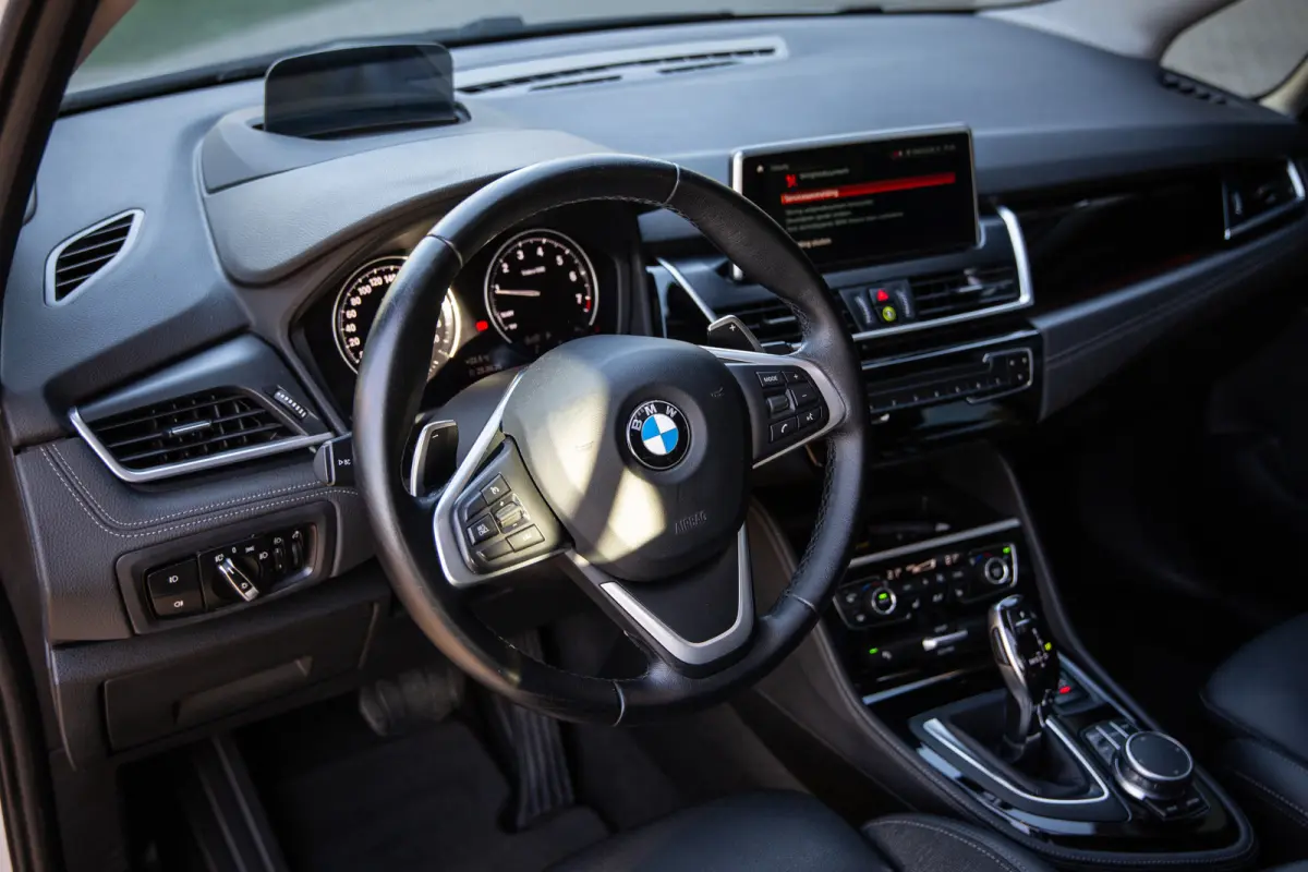 220i 7p. High Executive , Pano, Head-up Display, Sportstoelen, Trekhaak