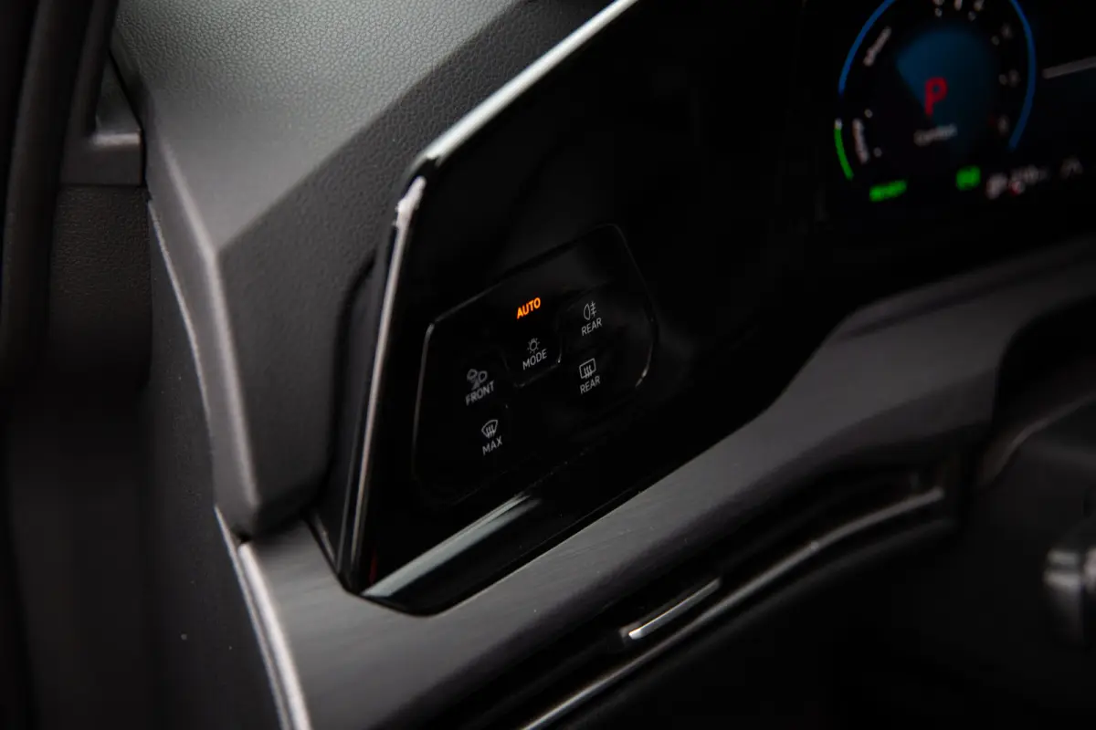 1.4 eHybrid Style , Massage, Memory, Stoel/stuurverwarming, Carplay