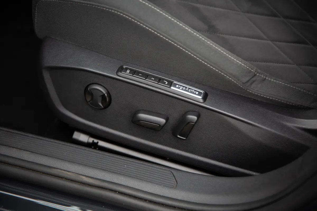 1.4 eHybrid Style , Massage, Memory, Stoel/stuurverwarming, Carplay