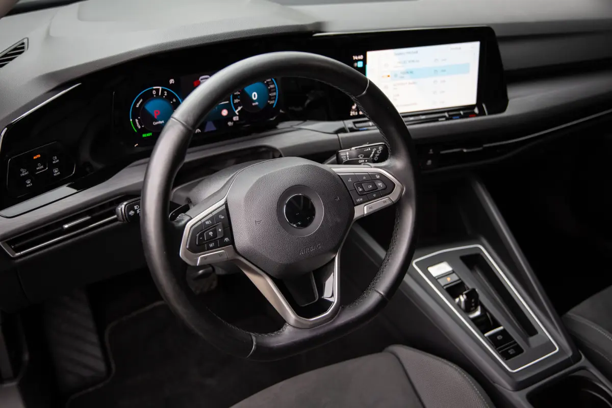 1.4 eHybrid Style , Massage, Memory, Stoel/stuurverwarming, Carplay