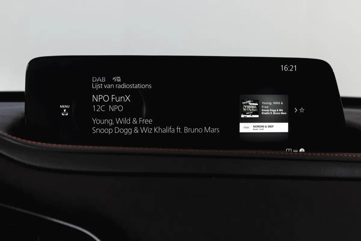 2.0 e-SkyActiv-X 186 PK M Hybrid Nagisa Org. NL. | Adapt. Cruise | Trekhaak | Stoelverw. | PDC | Camera | NAV + App. Connect | ECC | Bose | Elek. Klep | LM 18" |