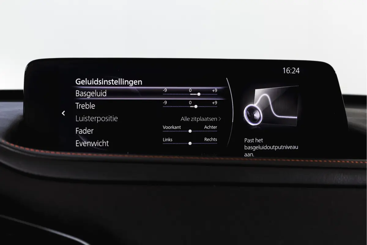 2.0 e-SkyActiv-X 186 PK M Hybrid Nagisa Org. NL. | Adapt. Cruise | Trekhaak | Stoelverw. | PDC | Camera | NAV + App. Connect | ECC | Bose | Elek. Klep | LM 18" |