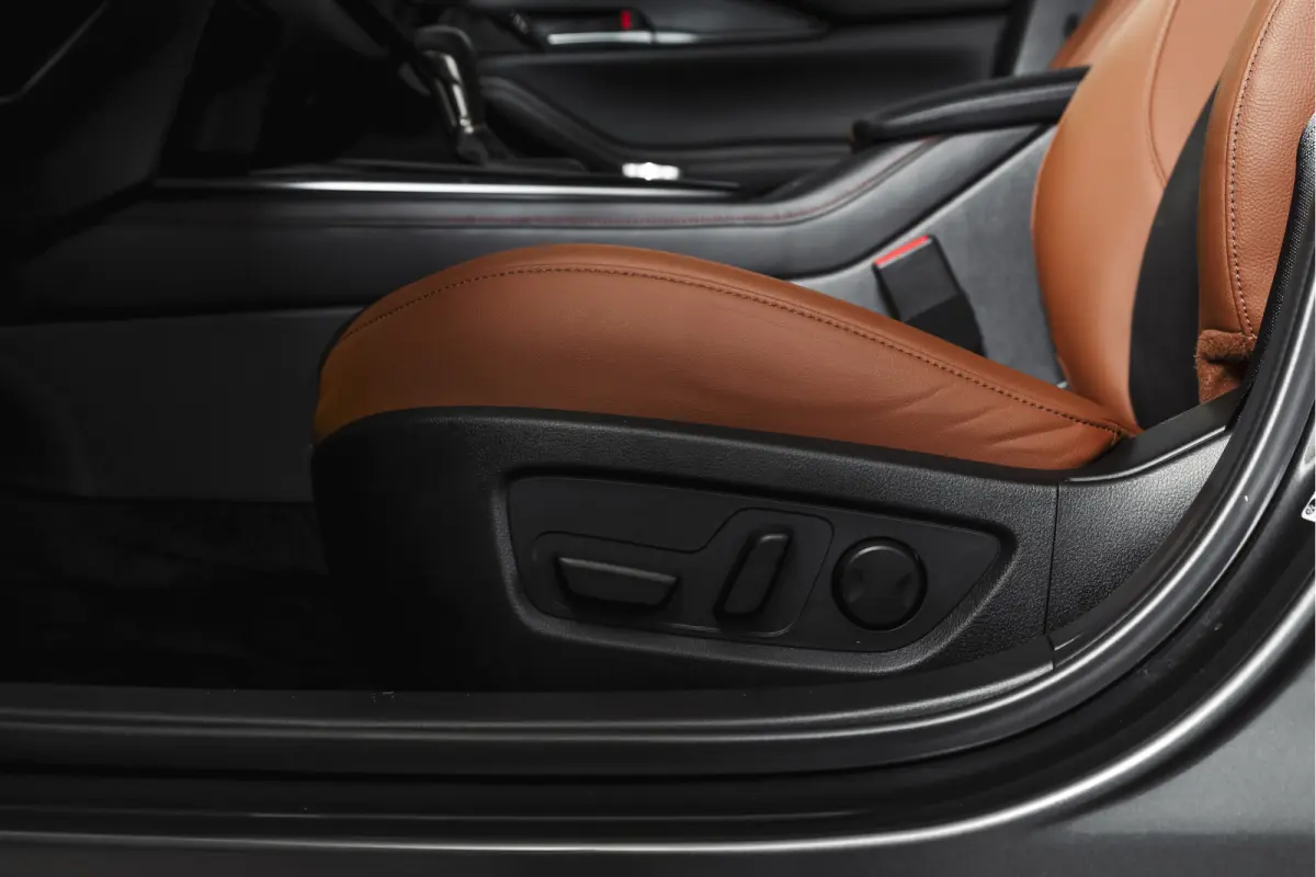 2.0 e-SkyActiv-X 186 PK M Hybrid Nagisa Org. NL. | Adapt. Cruise | Trekhaak | Stoelverw. | PDC | Camera | NAV + App. Connect | ECC | Bose | Elek. Klep | LM 18" |