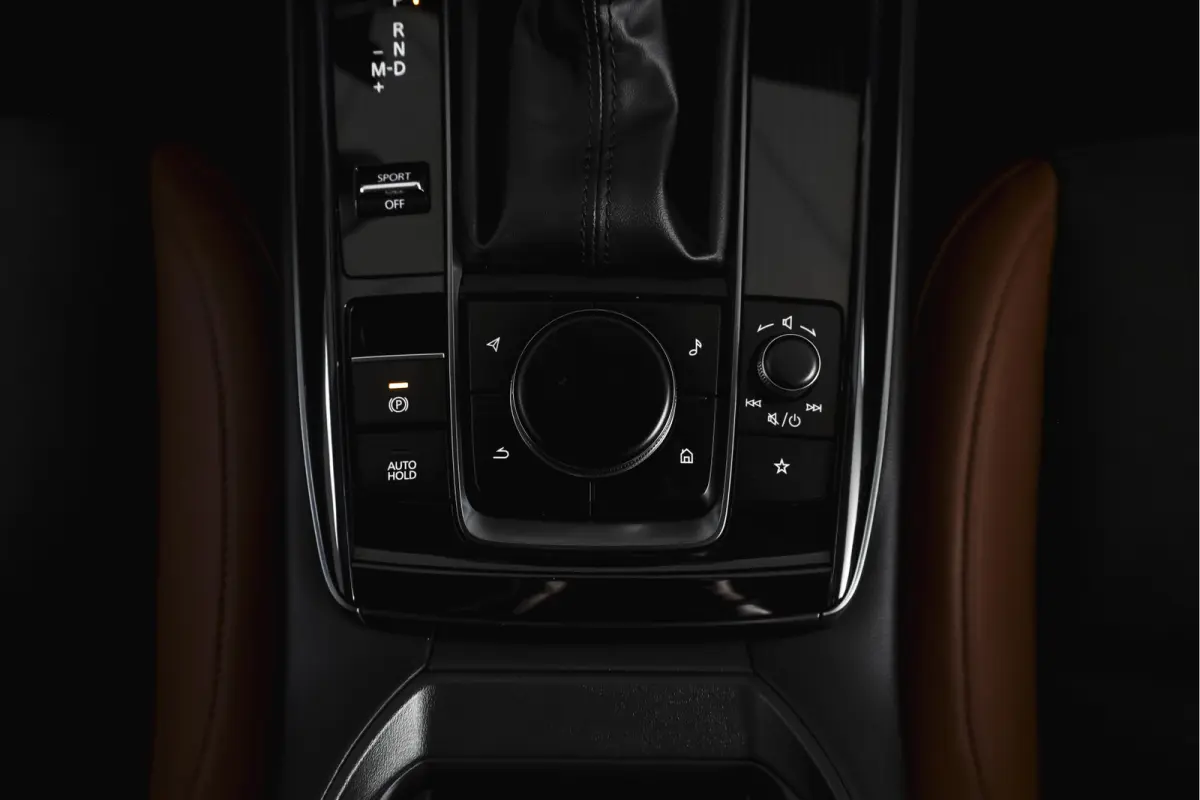 2.0 e-SkyActiv-X 186 PK M Hybrid Nagisa Org. NL. | Adapt. Cruise | Trekhaak | Stoelverw. | PDC | Camera | NAV + App. Connect | ECC | Bose | Elek. Klep | LM 18" |