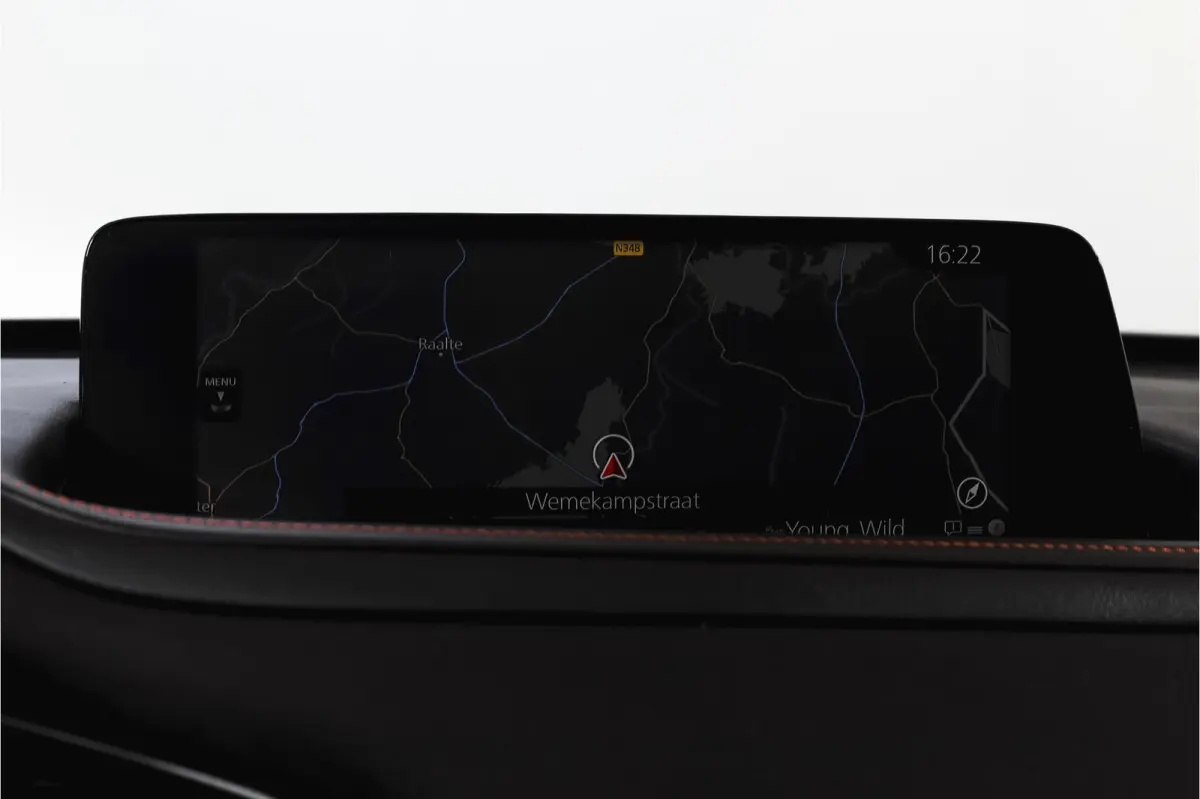 2.0 e-SkyActiv-X 186 PK M Hybrid Nagisa Org. NL. | Adapt. Cruise | Trekhaak | Stoelverw. | PDC | Camera | NAV + App. Connect | ECC | Bose | Elek. Klep | LM 18" |