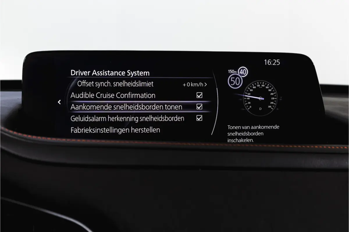 2.0 e-SkyActiv-X 186 PK M Hybrid Nagisa Org. NL. | Adapt. Cruise | Trekhaak | Stoelverw. | PDC | Camera | NAV + App. Connect | ECC | Bose | Elek. Klep | LM 18" |