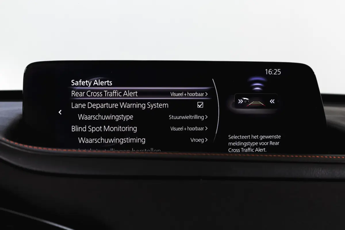 2.0 e-SkyActiv-X 186 PK M Hybrid Nagisa Org. NL. | Adapt. Cruise | Trekhaak | Stoelverw. | PDC | Camera | NAV + App. Connect | ECC | Bose | Elek. Klep | LM 18" |