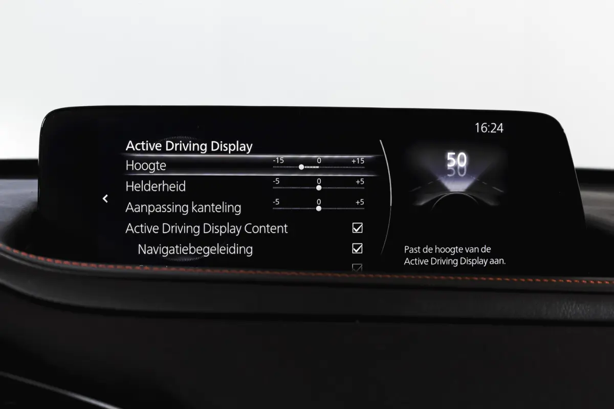 2.0 e-SkyActiv-X 186 PK M Hybrid Nagisa Org. NL. | Adapt. Cruise | Trekhaak | Stoelverw. | PDC | Camera | NAV + App. Connect | ECC | Bose | Elek. Klep | LM 18" |
