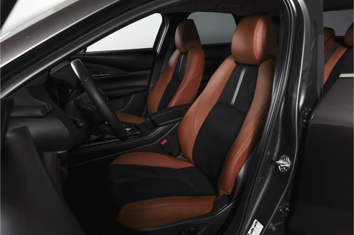 2.0 e-SkyActiv-X 186 PK M Hybrid Nagisa Org. NL. | Adapt. Cruise | Trekhaak | Stoelverw. | PDC | Camera | NAV + App. Connect | ECC | Bose | Elek. Klep | LM 18" |