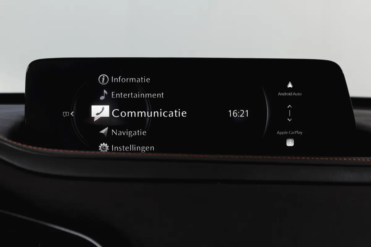 2.0 e-SkyActiv-X 186 PK M Hybrid Nagisa Org. NL. | Adapt. Cruise | Trekhaak | Stoelverw. | PDC | Camera | NAV + App. Connect | ECC | Bose | Elek. Klep | LM 18" |