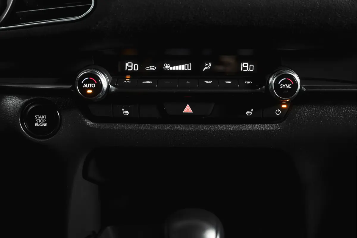 2.0 e-SkyActiv-X 186 PK M Hybrid Nagisa Org. NL. | Adapt. Cruise | Trekhaak | Stoelverw. | PDC | Camera | NAV + App. Connect | ECC | Bose | Elek. Klep | LM 18" |