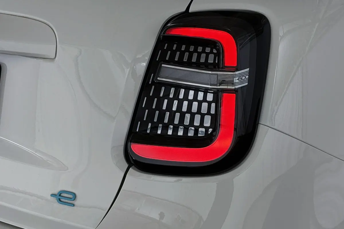 RED 54 kWh Apple CarPlay Climate Control SOH 95%