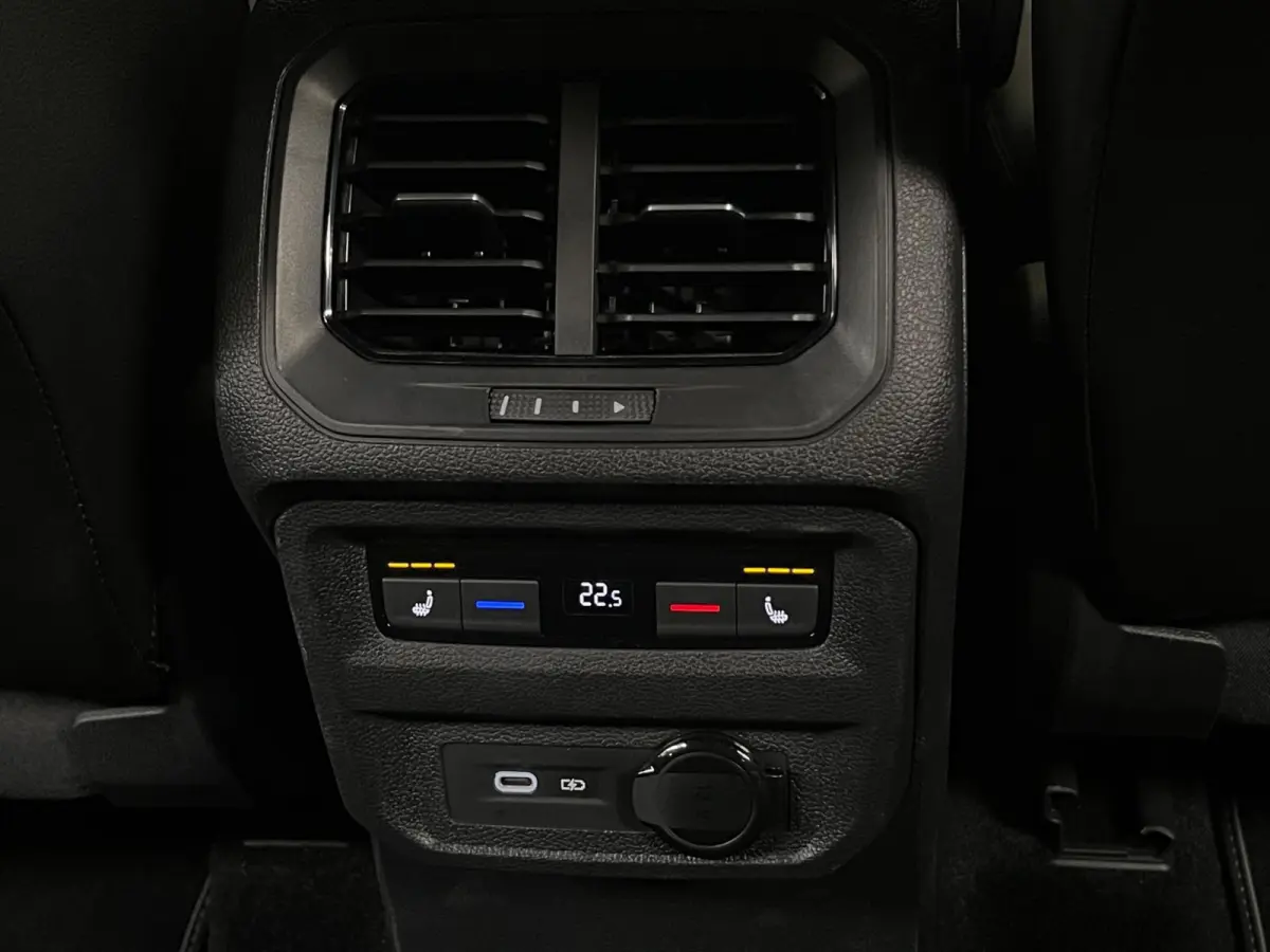 1.4 TSI eHybrid R-Line Business+ Pano Leder Keyless Memory Sfeer
