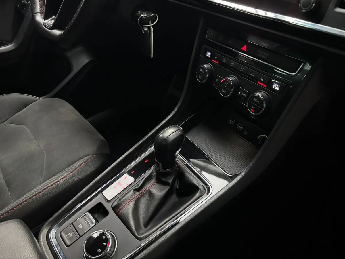1.5 TSI FR Business Intense / Camera / Carplay / Trekhaak