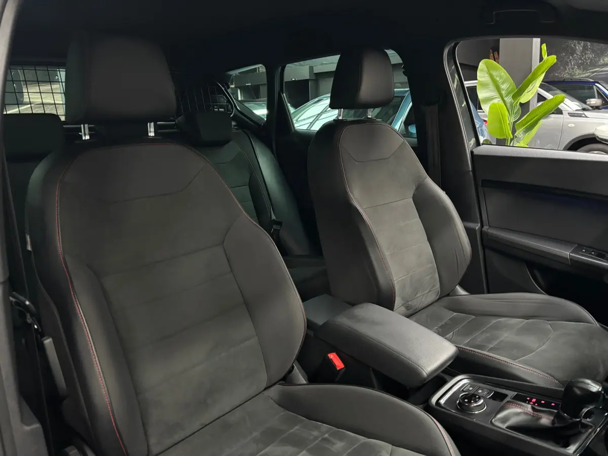 1.5 TSI FR Business Intense / Camera / Carplay / Trekhaak