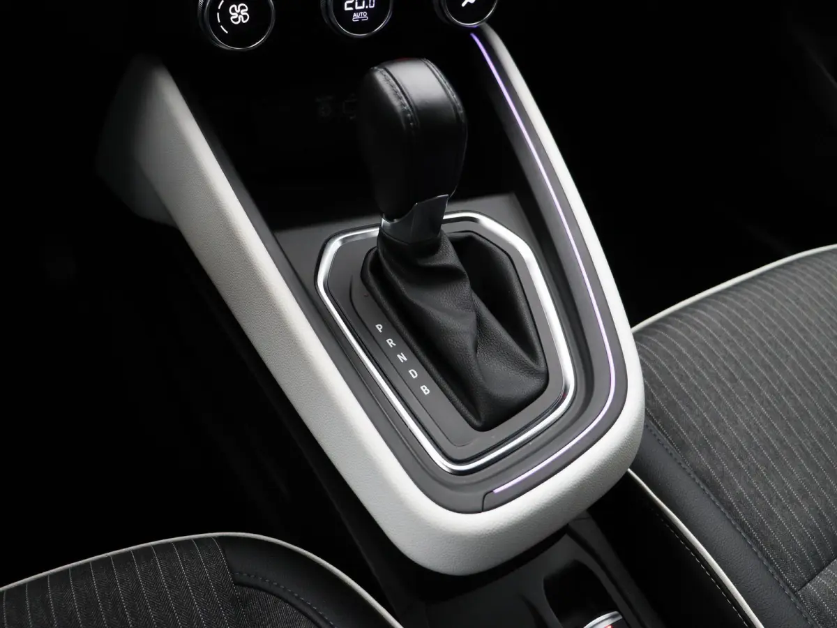 E-Tech Hybrid 145pk Techno | Stoel- en stuurwielverwarming | Navigatie | Apple carplay / Android auto |