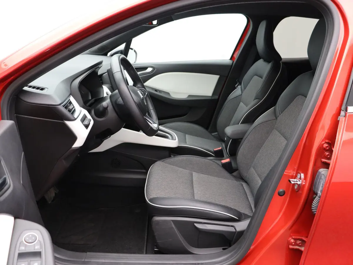E-Tech Hybrid 145pk Techno | Stoel- en stuurwielverwarming | Navigatie | Apple carplay / Android auto |