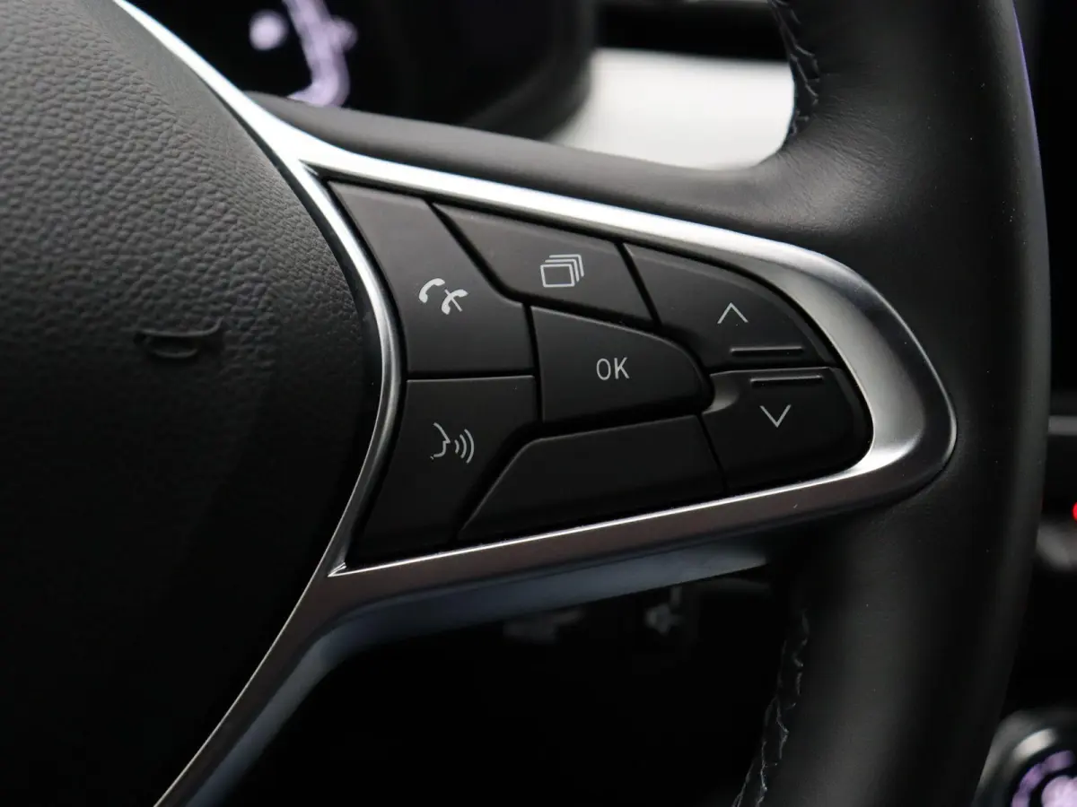 E-Tech Hybrid 145pk Techno | Stoel- en stuurwielverwarming | Navigatie | Apple carplay / Android auto |