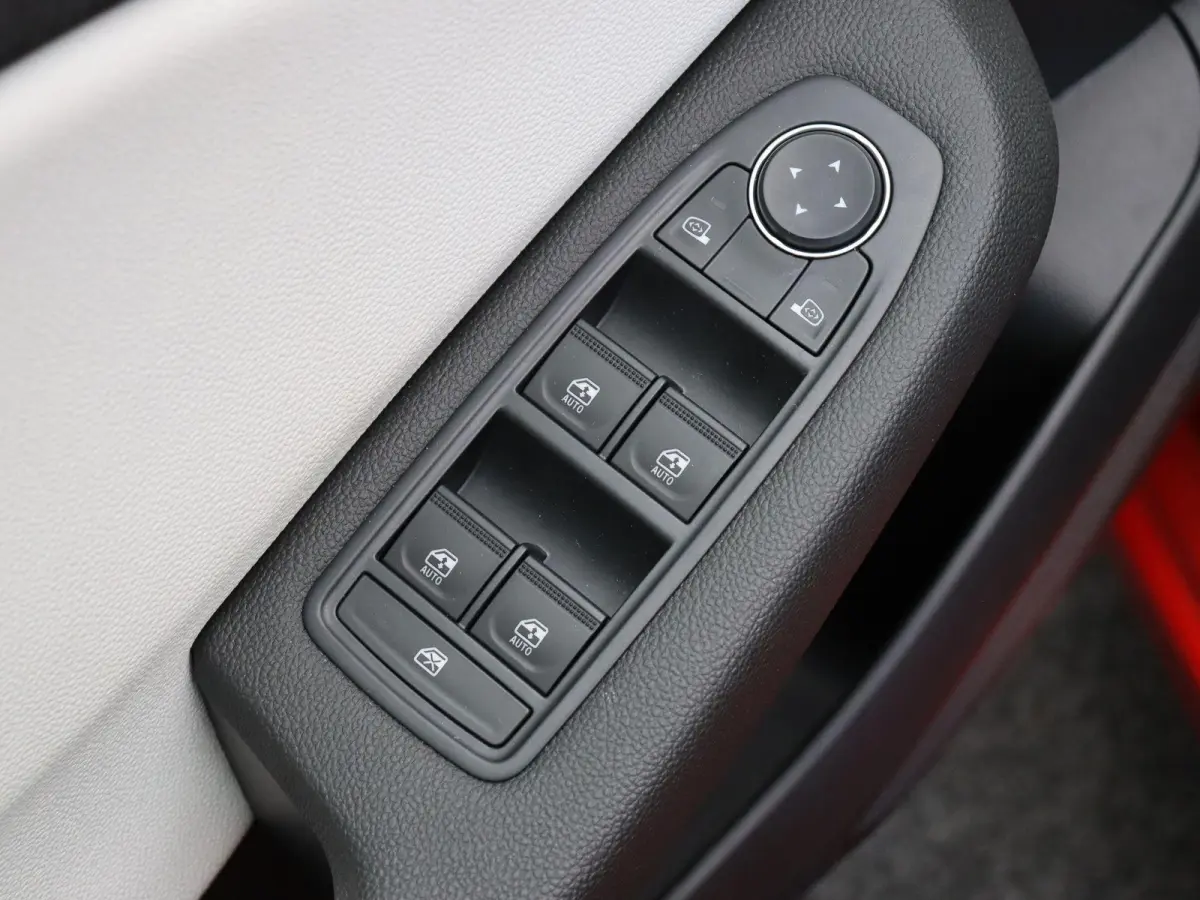 E-Tech Hybrid 145pk Techno | Stoel- en stuurwielverwarming | Navigatie | Apple carplay / Android auto |
