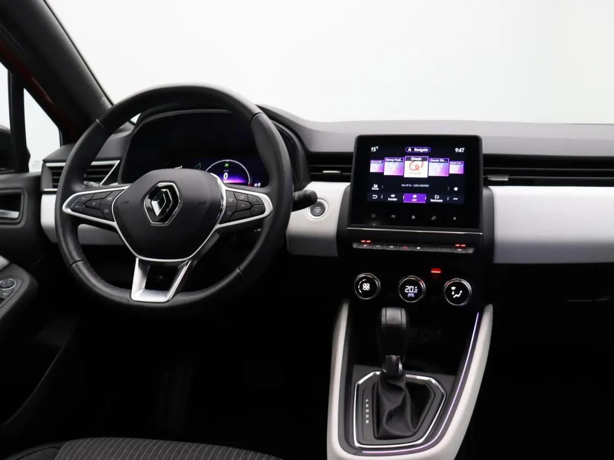 E-Tech Hybrid 145pk Techno | Stoel- en stuurwielverwarming | Navigatie | Apple carplay / Android auto |