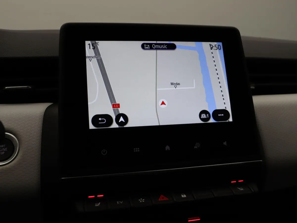 E-Tech Hybrid 145pk Techno | Stoel- en stuurwielverwarming | Navigatie | Apple carplay / Android auto |