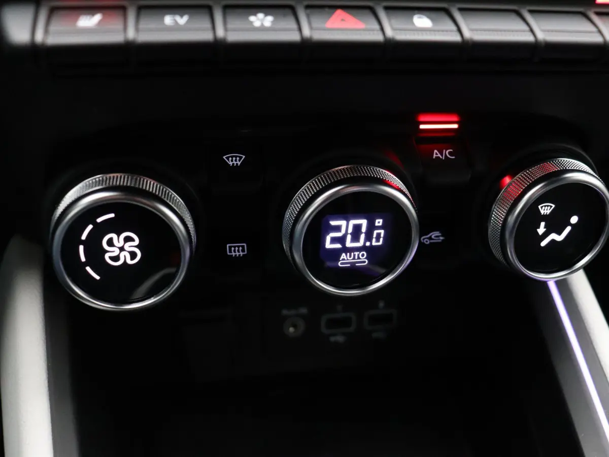 E-Tech Hybrid 145pk Techno | Stoel- en stuurwielverwarming | Navigatie | Apple carplay / Android auto |