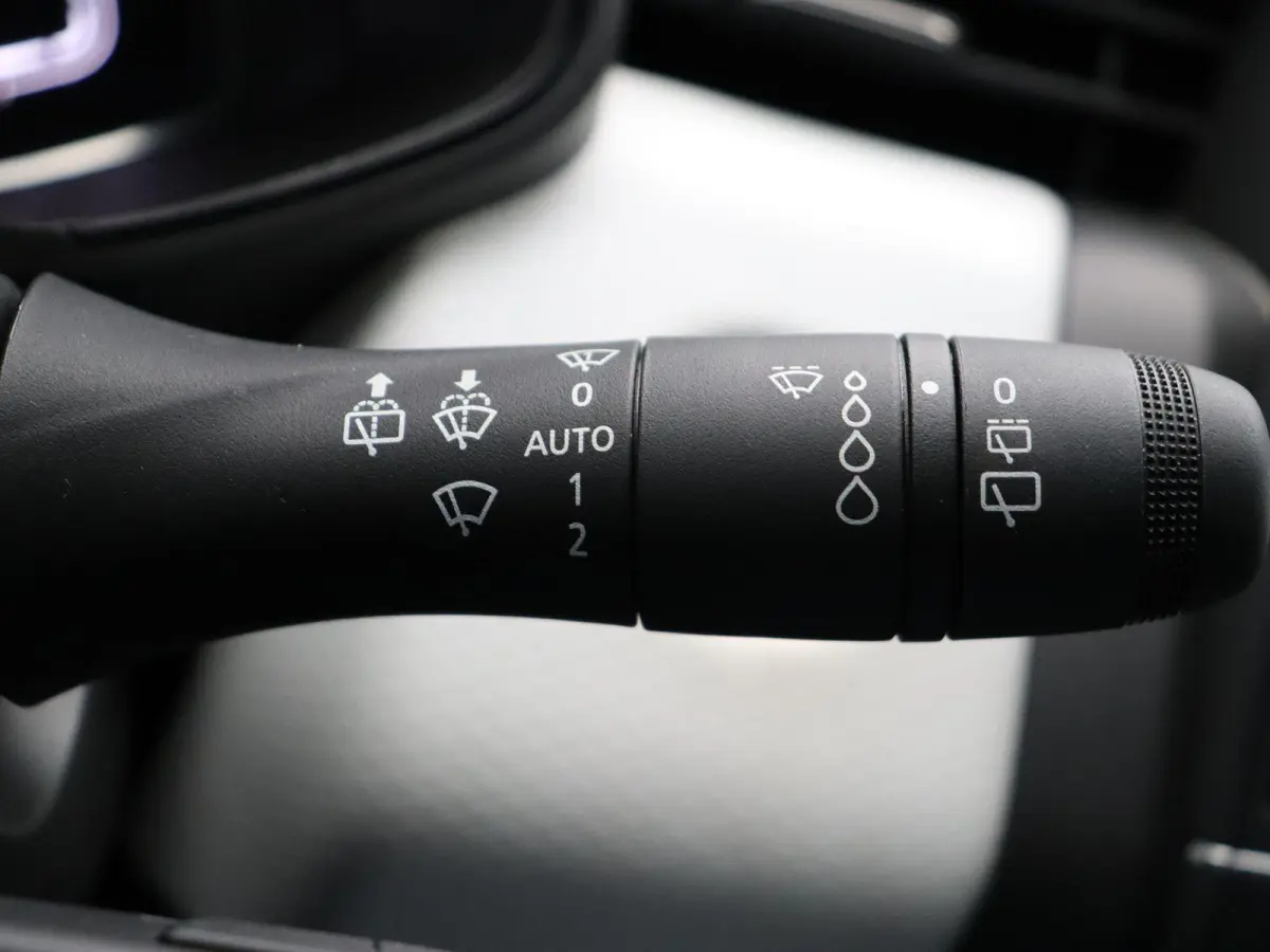 E-Tech Hybrid 145pk Techno | Stoel- en stuurwielverwarming | Navigatie | Apple carplay / Android auto |