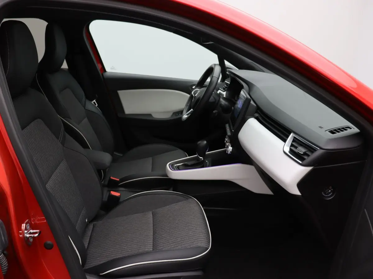 E-Tech Hybrid 145pk Techno | Stoel- en stuurwielverwarming | Navigatie | Apple carplay / Android auto |