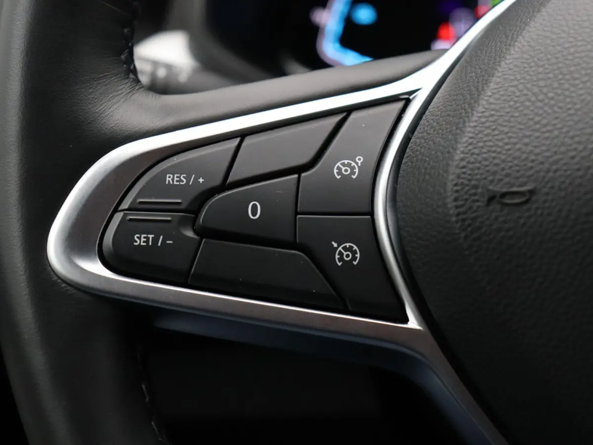 E-Tech Hybrid 145pk Techno | Stoel- en stuurwielverwarming | Navigatie | Apple carplay / Android auto |