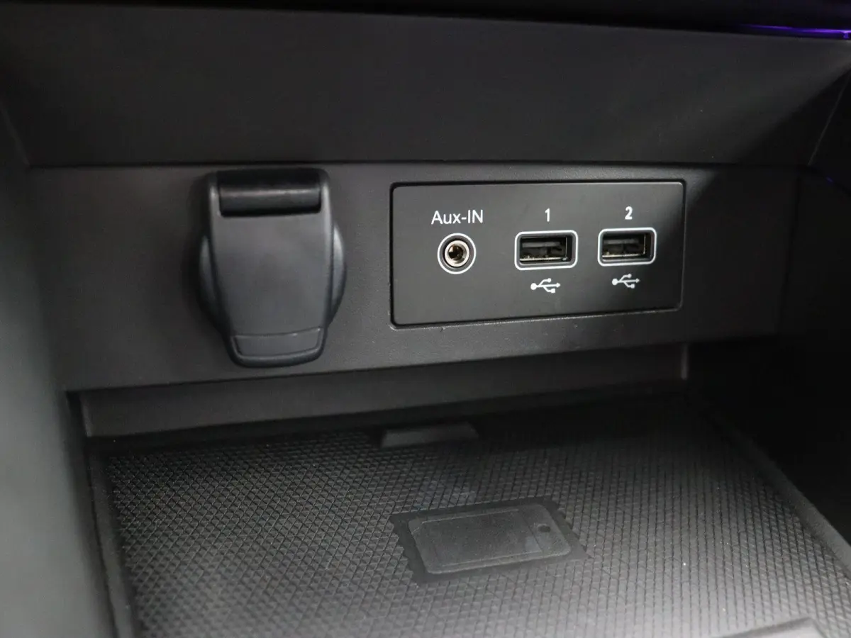 E-Tech Hybrid 145pk Techno | Stoel- en stuurwielverwarming | Navigatie | Apple carplay / Android auto |