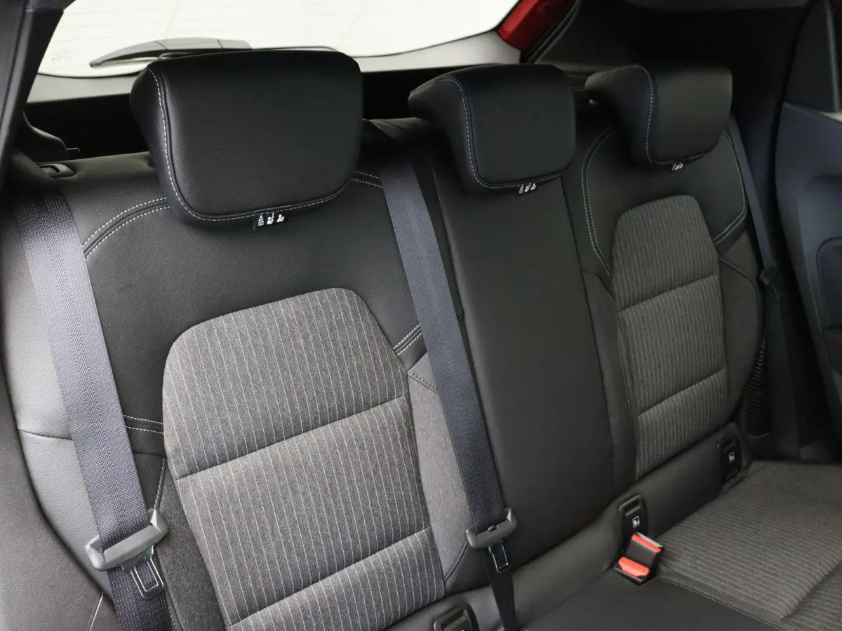 E-Tech Hybrid 145pk Techno | Stoel- en stuurwielverwarming | Navigatie | Apple carplay / Android auto |