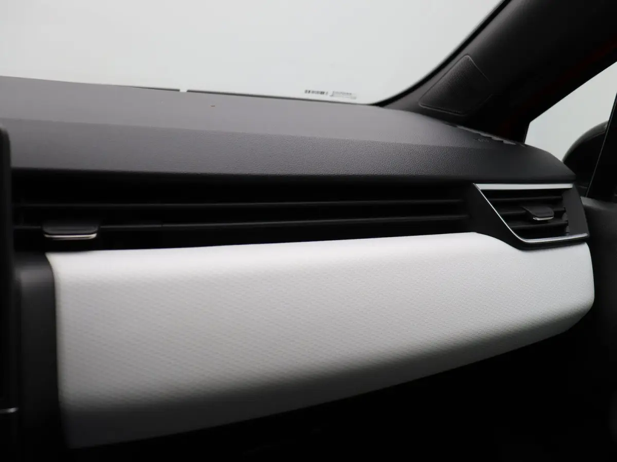 E-Tech Hybrid 145pk Techno | Stoel- en stuurwielverwarming | Navigatie | Apple carplay / Android auto |