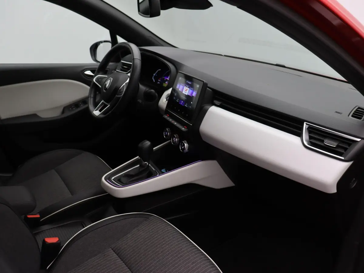 E-Tech Hybrid 145pk Techno | Stoel- en stuurwielverwarming | Navigatie | Apple carplay / Android auto |