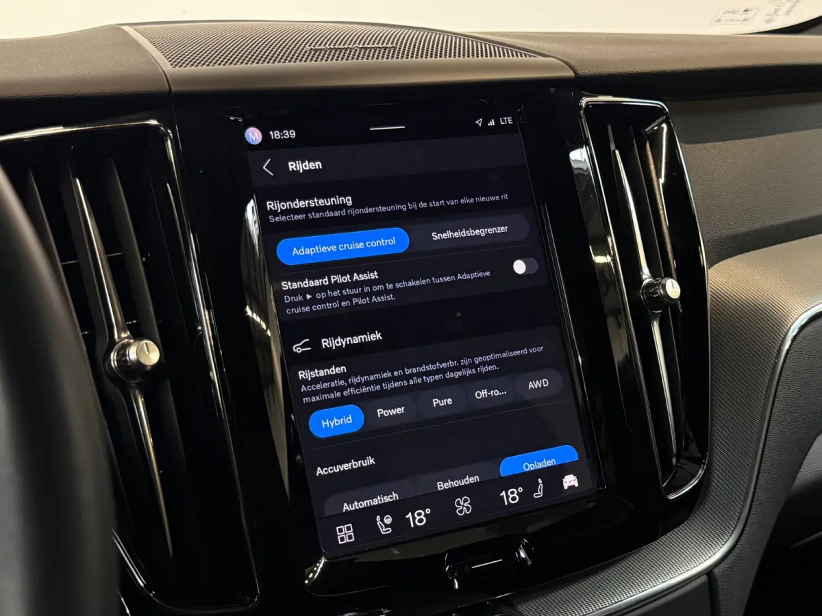 2.0 T6 Plug-in hybrid AWD Ultra Dark Pano Harman Kardon
