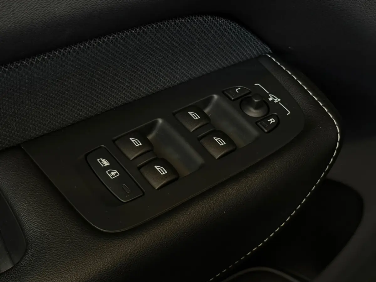 2.0 T6 Plug-in hybrid AWD Ultra Dark Pano Harman Kardon