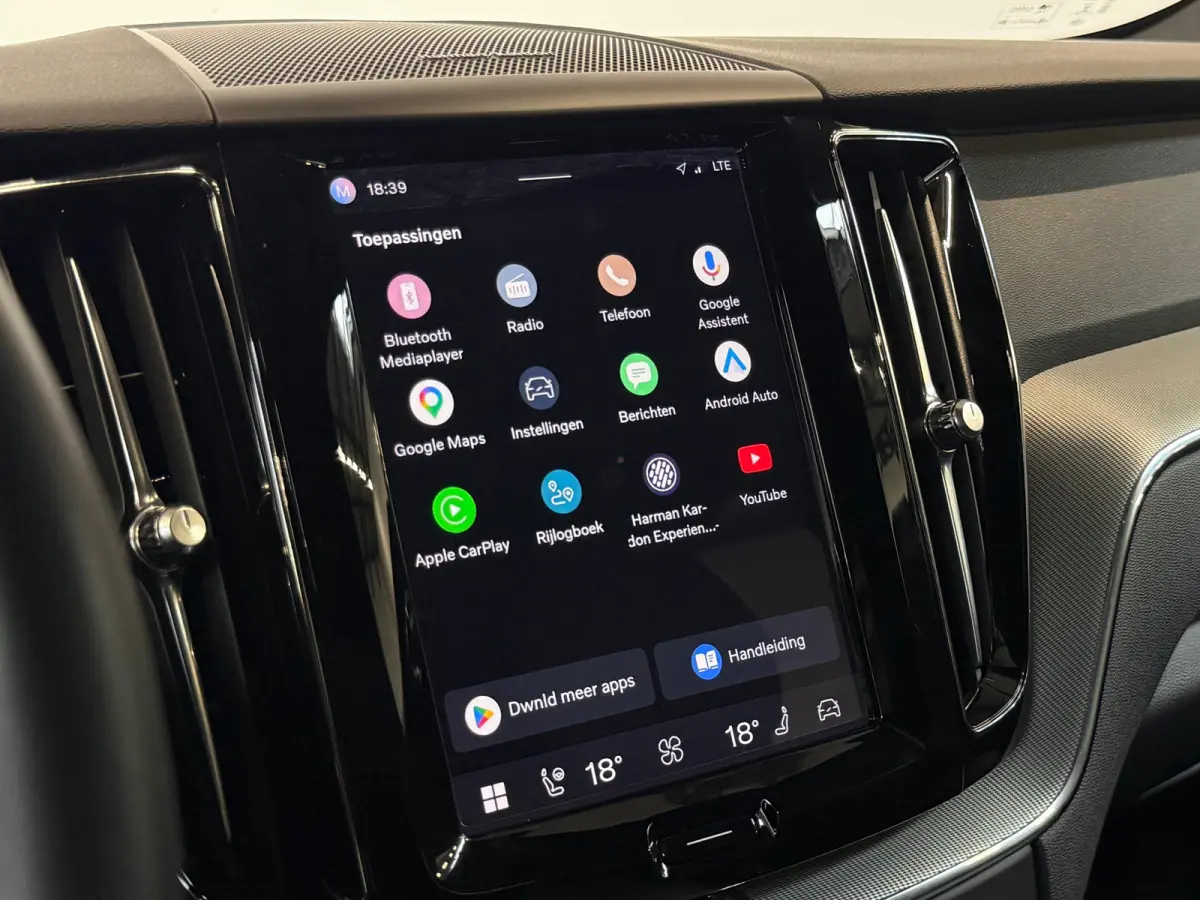 2.0 T6 Plug-in hybrid AWD Ultra Dark Pano ACC Camera