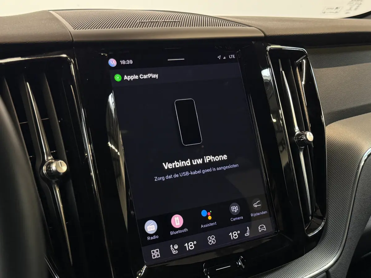 2.0 T6 Plug-in hybrid AWD Ultra Dark Pano ACC Camera